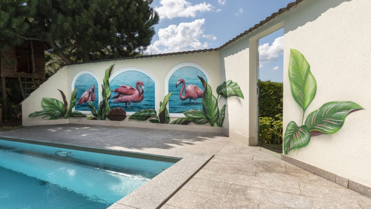 Graffiti Flamingo am Pool