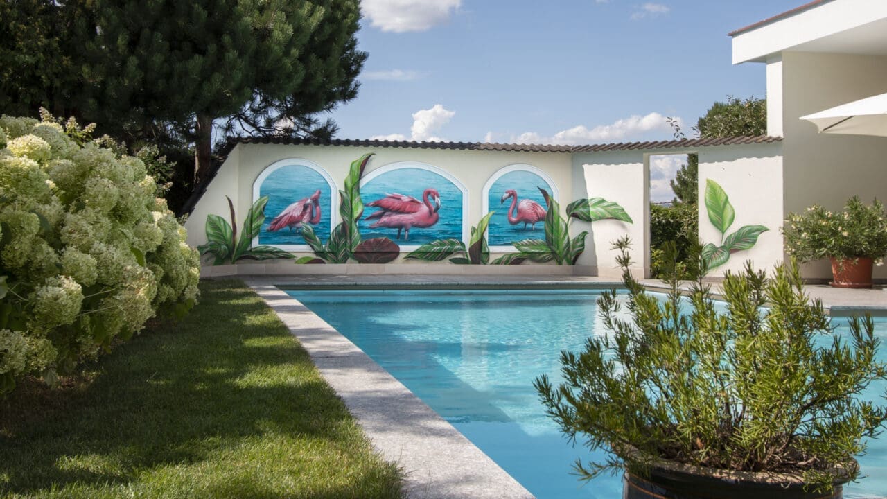 Flamingo Graffiti am Pool