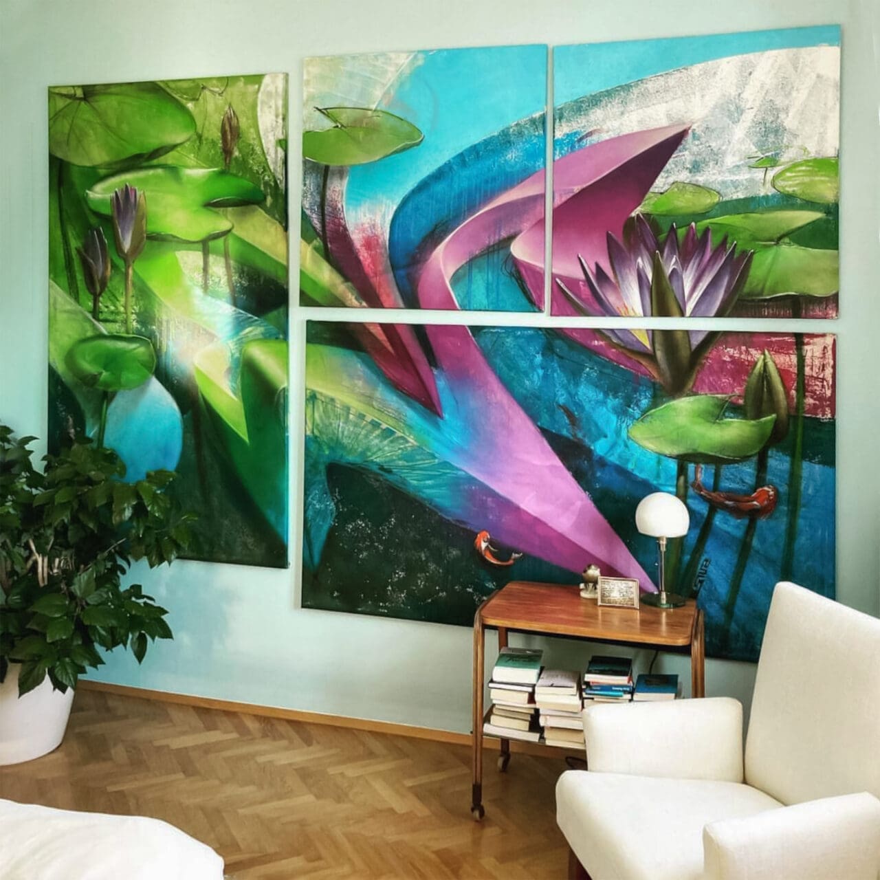 Mehrteileiges Kunstwerk mit Seerosen und Koi