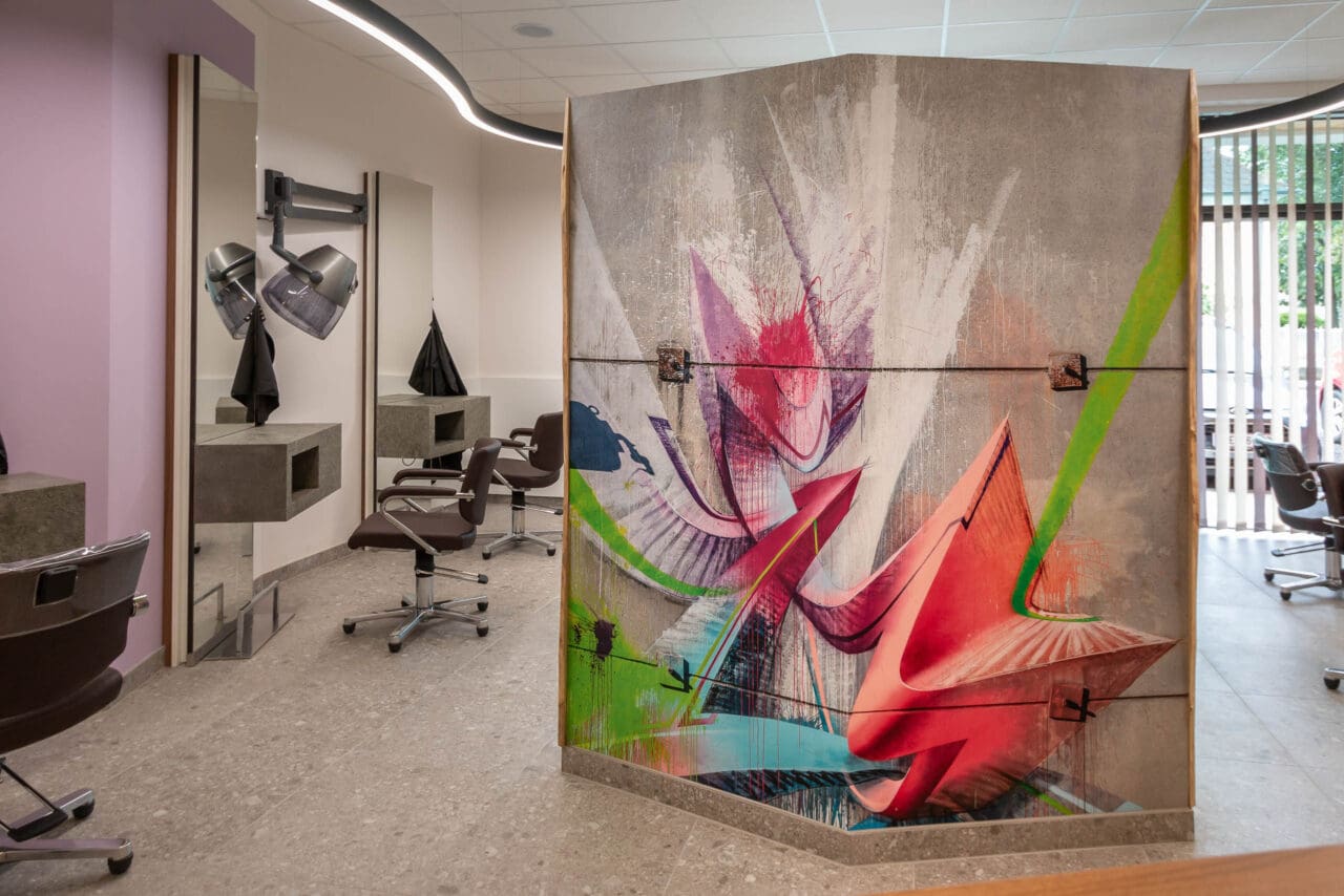 Raumteiler mit Graffiti Print