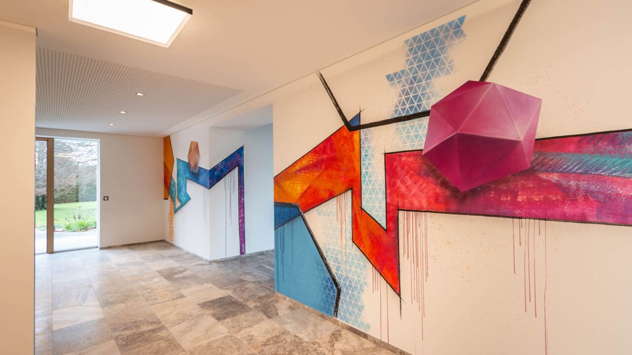 Foyer mit Wandkunstwerk