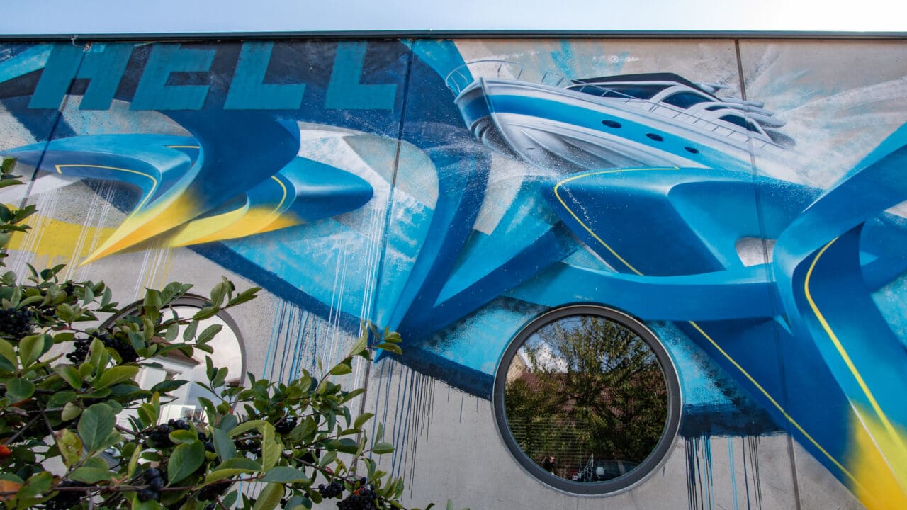 graffiti für schiffsschule betonwand