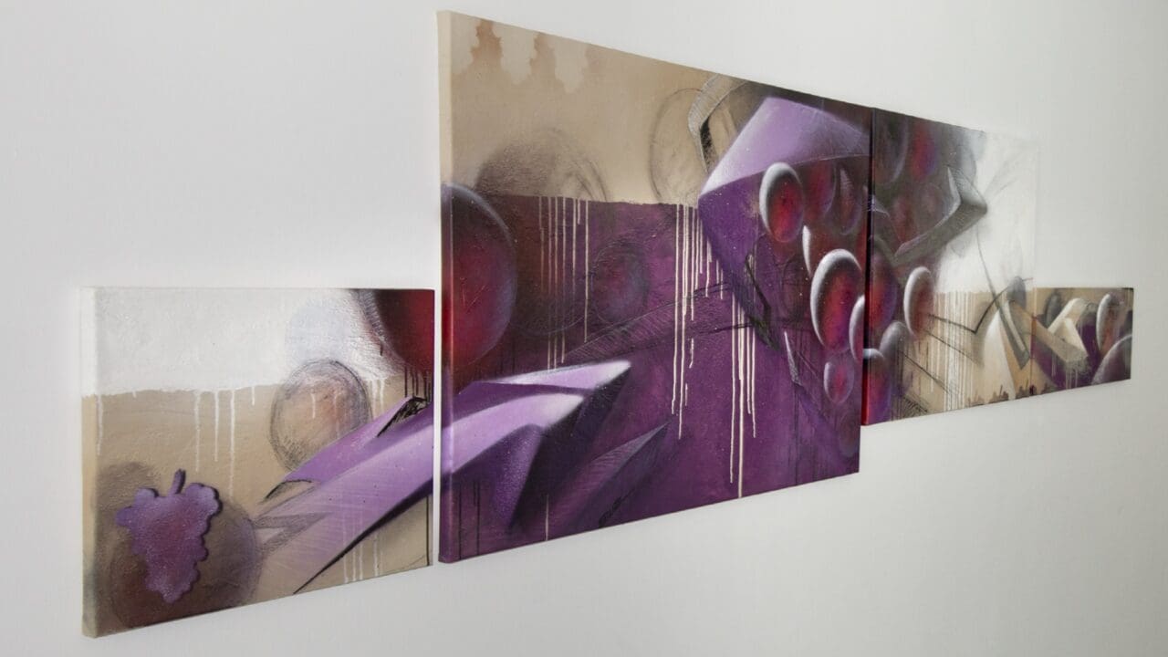 Kunstwerk mit roten Weintrauben