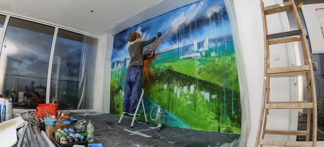 Künstlerin bei der Arbeit, Wandkunst