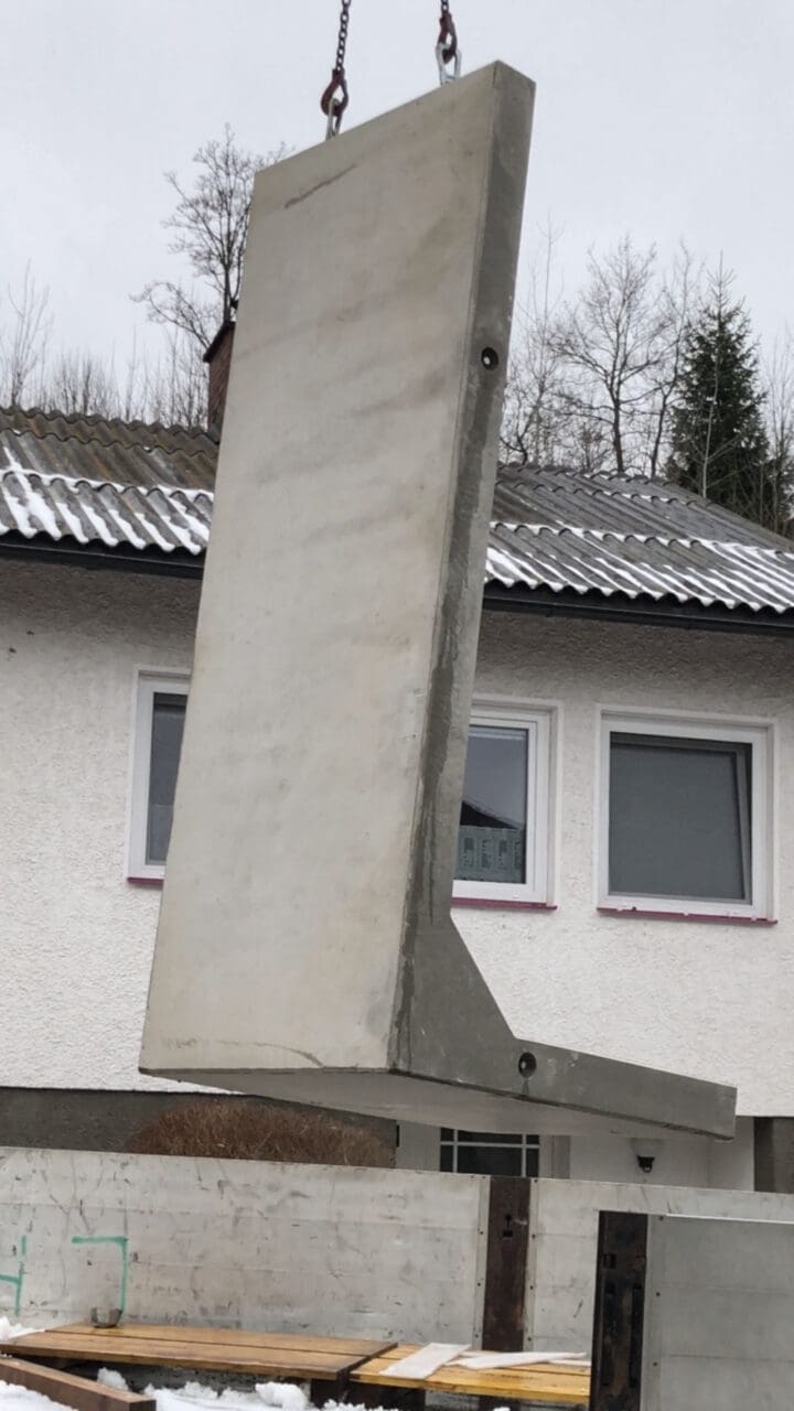 Beton Fertigteil Winkelstütze für Kunstwerk